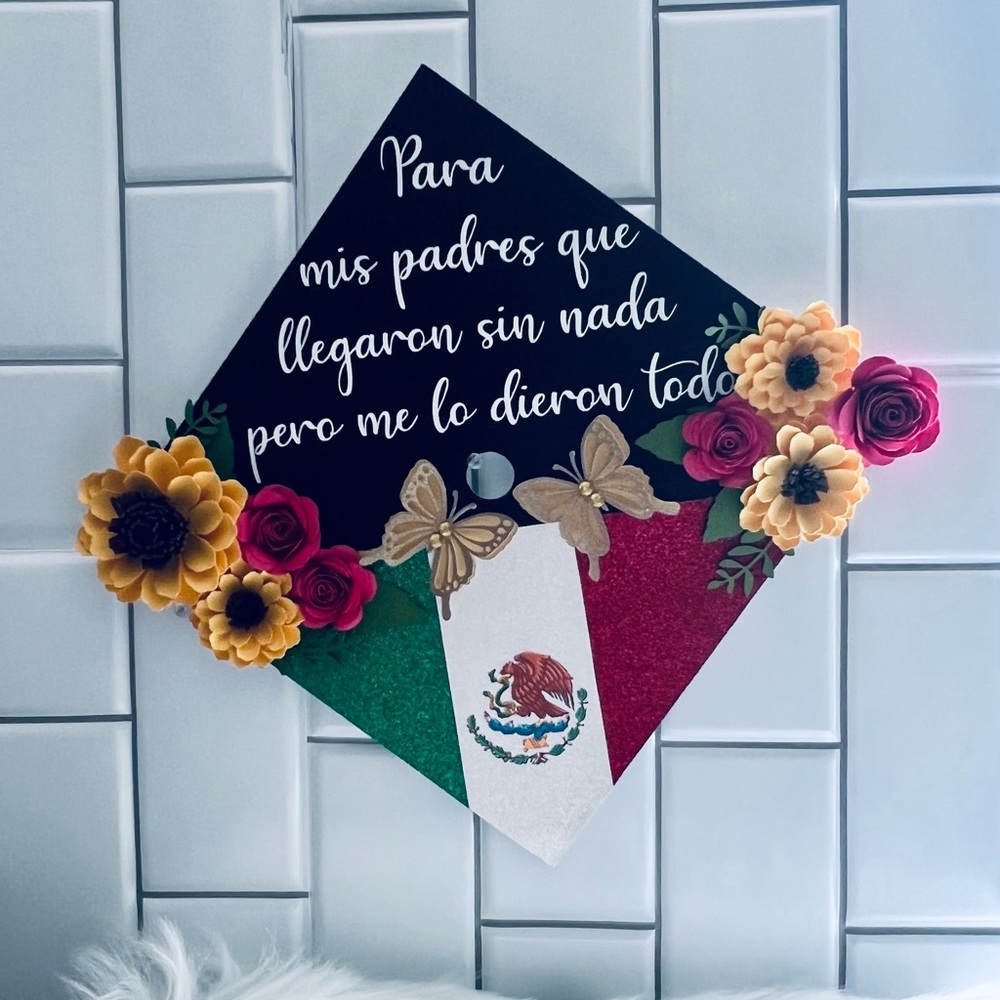 Personalized graduation cap topper